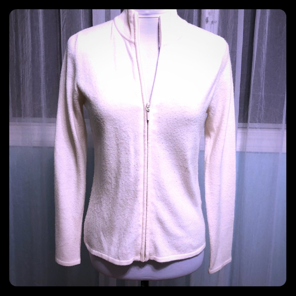 Sweater with zipper detail. Jacket style